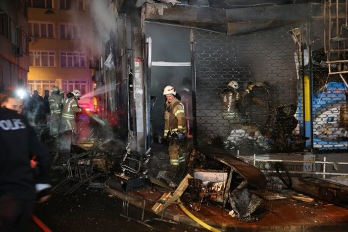 Fatih’te 5 katlı binada yangın çıktı
