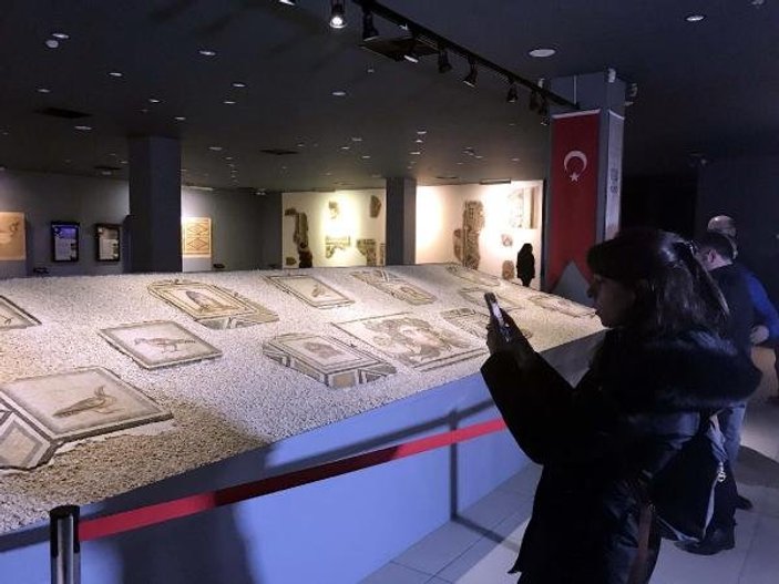 'Çingene Kızı' mozaiğine ziyaretçi akını