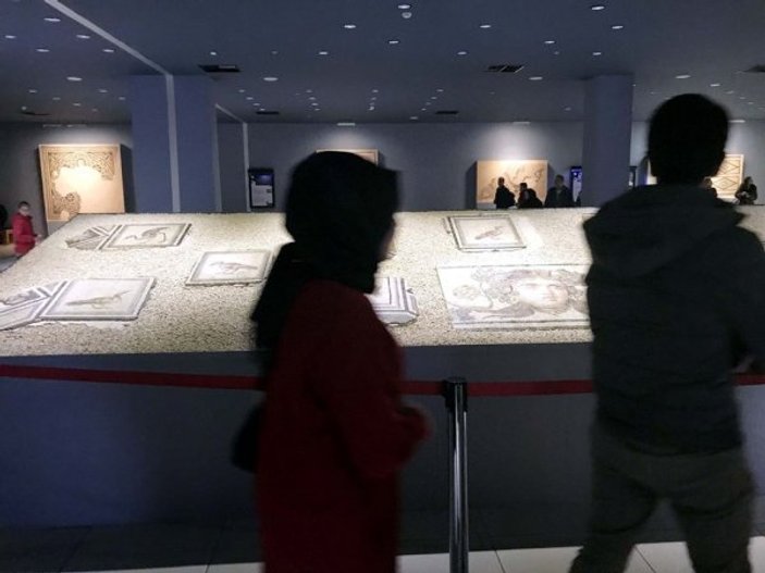 Çingene Kızı mozaiğine ziyaretçi akını
