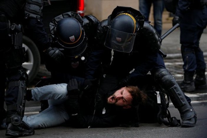 Fransa'da polis şiddeti giderek artıyor