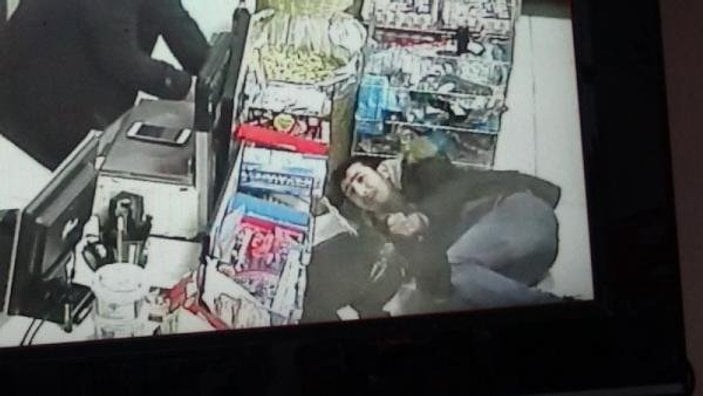 Pitbull saldırısına uğrayan genci marketçi kurtardı