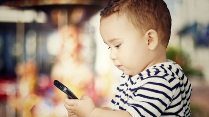 Yoğun telefon kullanımı çocukların beyinlerini etkiliyor