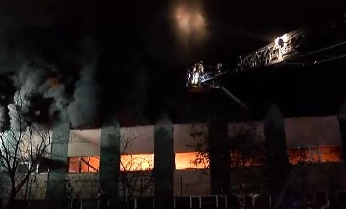 Maltepe’de fabrikada yangın çıktı