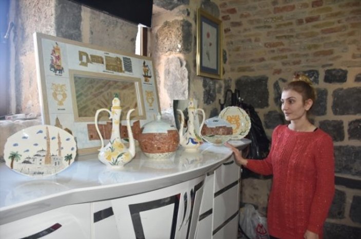 Kadınlar Cizre'nin tarihi mekanlarını çinilere işliyorlar