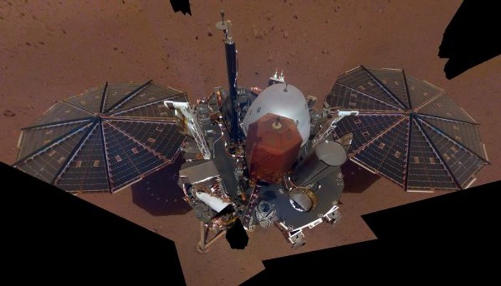 Mars'tan ilk selfie geldi
