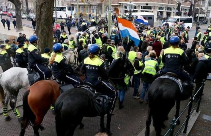 Hollanda'da Kırmızı Yelekliler eylem yapacak