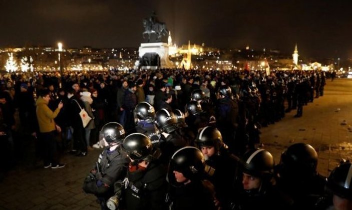 Macaristan'daki protestolar Fransa'yı aratmıyor