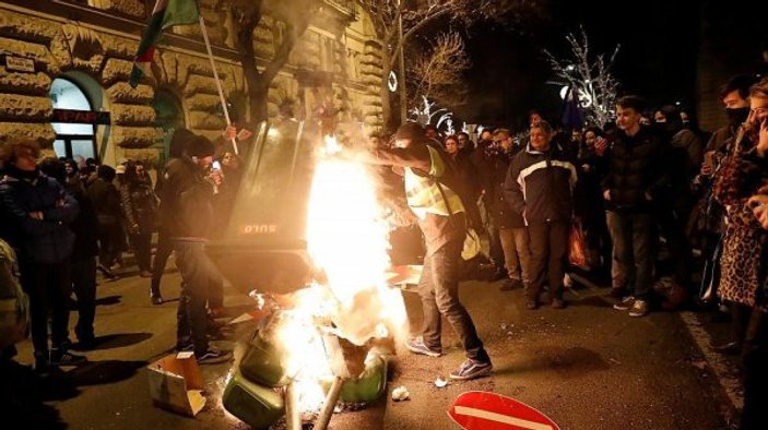 Macaristan'daki protestolar Fransa'yı aratmıyor