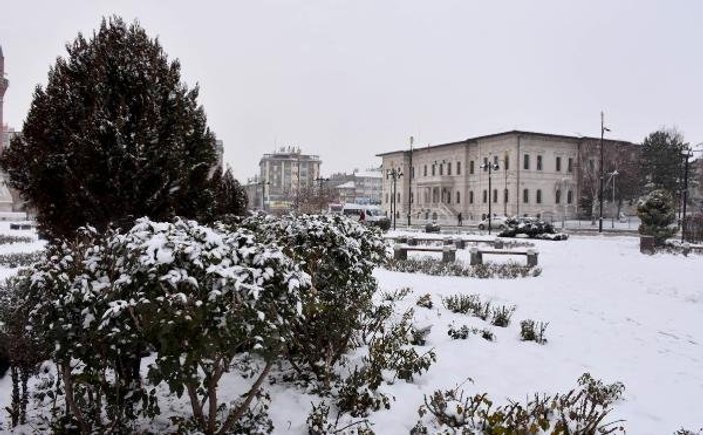 Sivas'ta kar yağışı yoğunlaştı