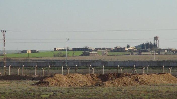 Terör örgütü YPG hendek kazmaya başladı