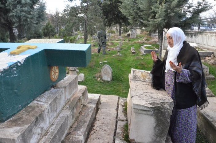 Malatya’daki uçak şeklindeki mezar dikkat çekiyor