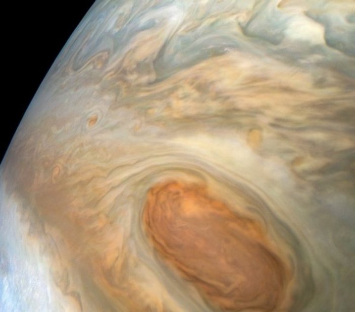 NASA, Jüpiter'deki fırtınaları görüntüledi