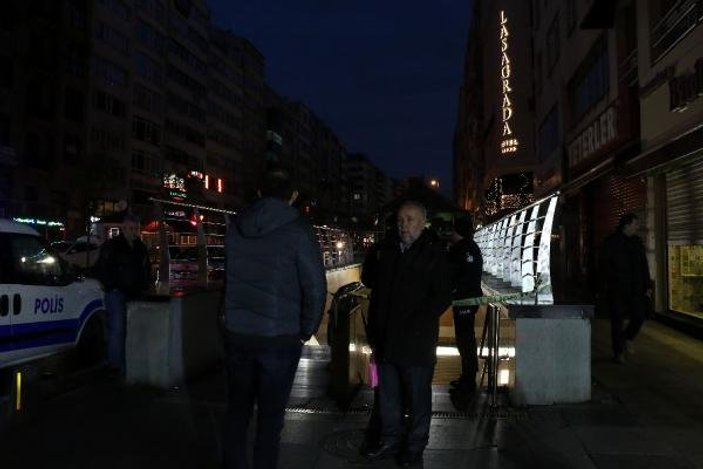 İstanbul'da metroda intihar