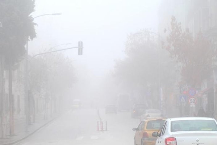 Burdur'da yoğun sis: Göz gözü görmedi