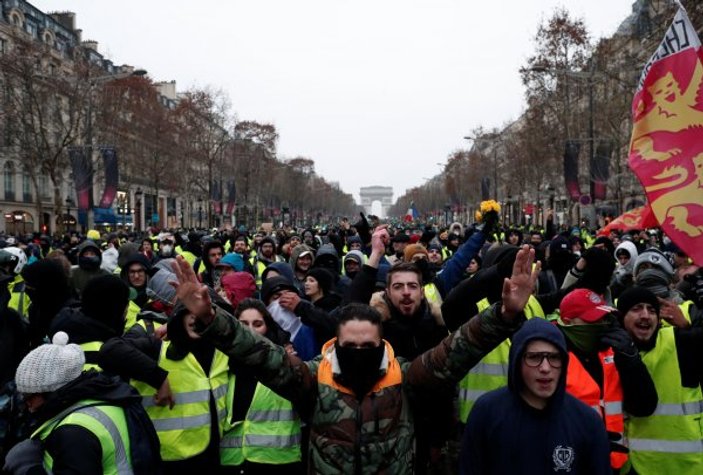Fransa'daki gösterilere 33 bin 500 kişi katıldı