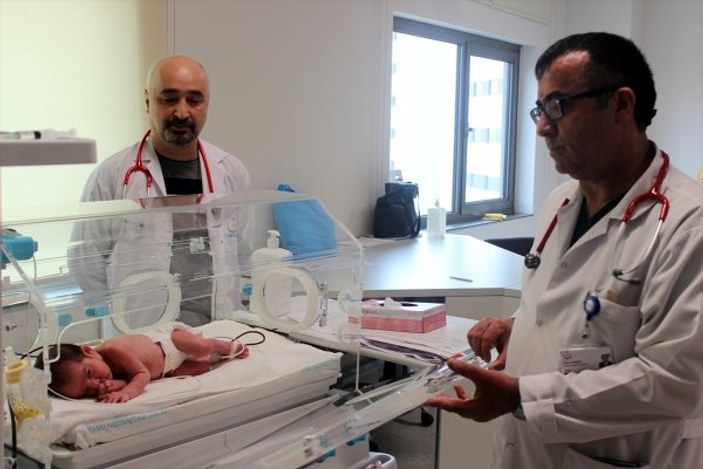 Elazığ'da 16 saatlik bebeğe 2 saatlik operasyon