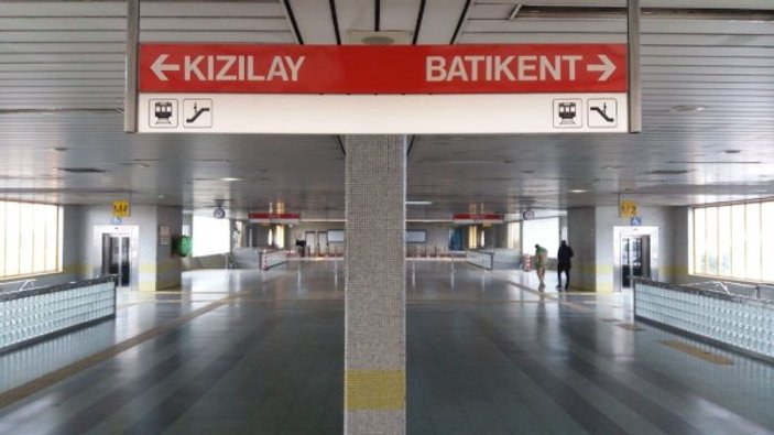Ankara'da bir kişi kendini metronun altına attı