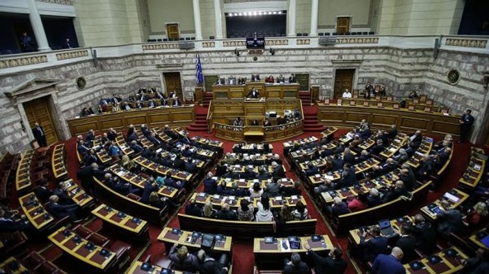 Yunanistan'da 8 yıl sonra hazırlanan ilk bütçe onaylandı