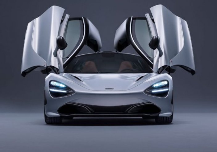 Yeni jenarasyon McLaren 720S ateş ediyor