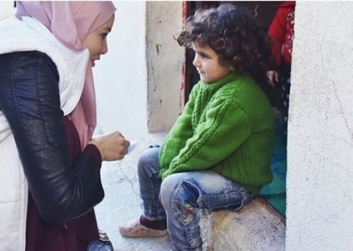 Tesettüre giren Gamze Özçelik, İdlib'e gitti