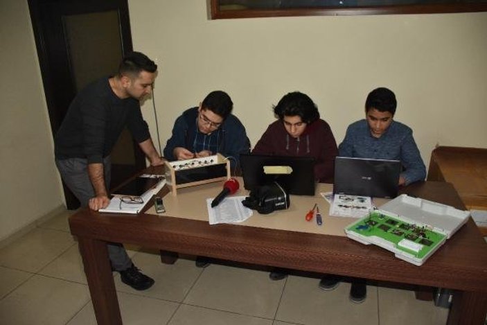 Malatya’da öğrenciler kayısıdan piyano yaptı