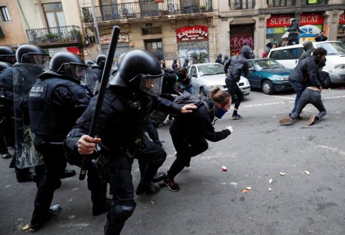 Katalonya'da İspanya karşıtı gösteri: 77 yaralı