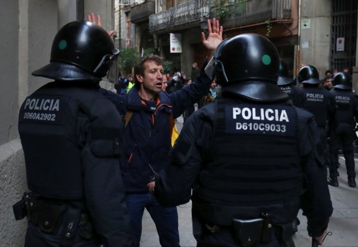 Katalonya'da İspanya karşıtı gösteri: 77 yaralı