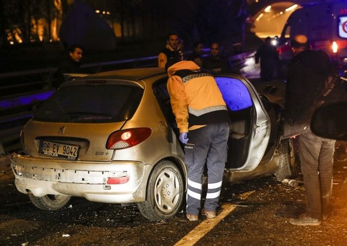 Ankara'da otomobiller kafa kafaya çarpıştı: 5 yaralı