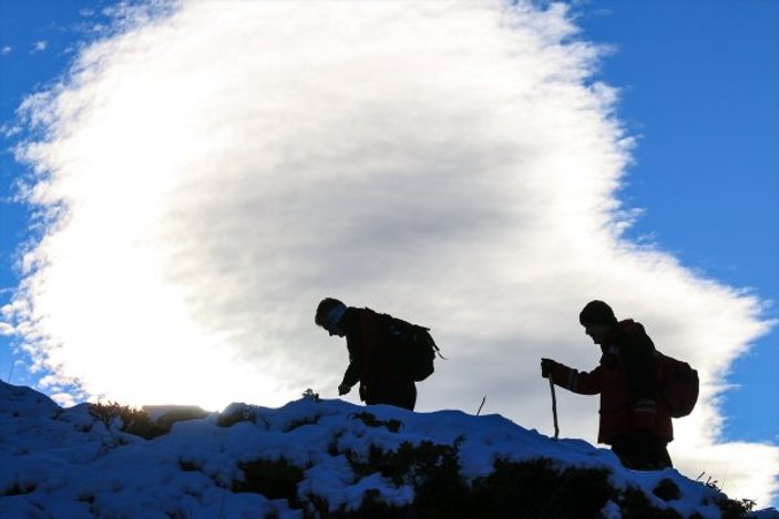 Fırat Kalkanı şehidi anısına Küpe Dağı'na tırmandılar