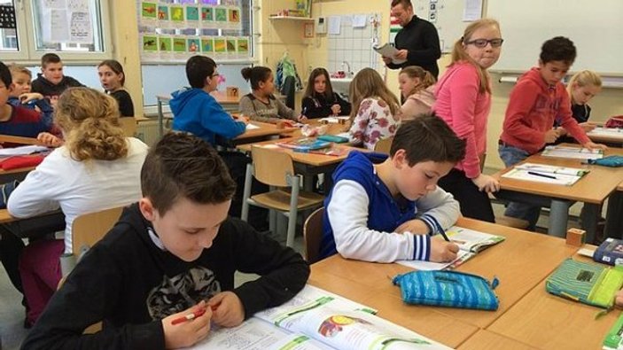 Hollanda'da öğrenciler ilkokul müdürünü seçecek