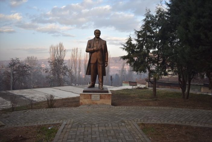 Makedonya'ya Atatürk anıtı