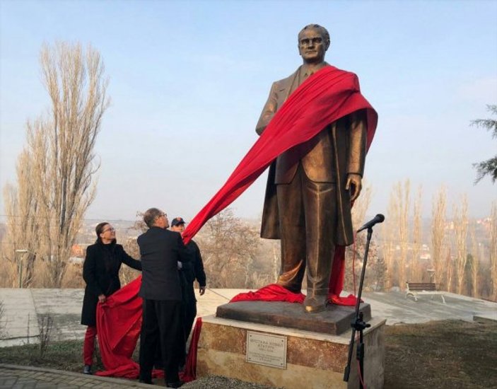 Makedonya'ya Atatürk anıtı