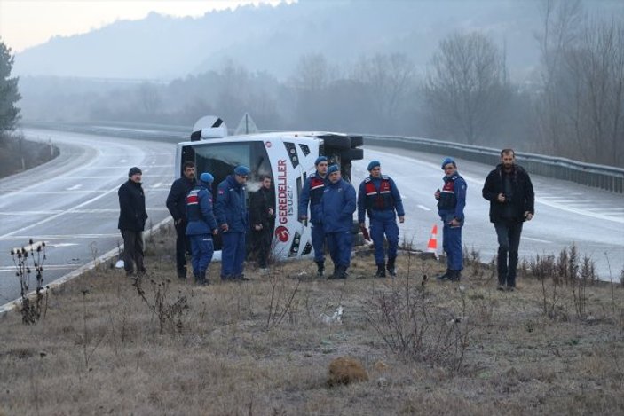 Bolu'da servis aracı devrildi: 10 yaralı
