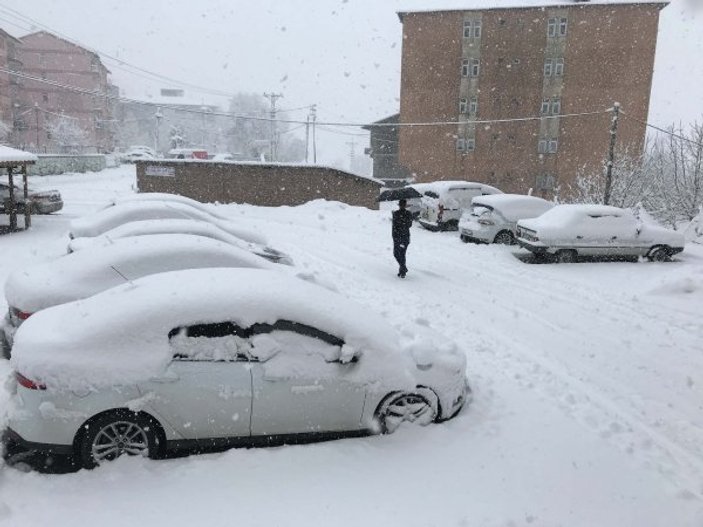 Bitlis’te köy yolları ulaşıma kapandı
