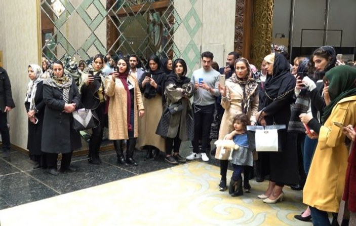 İran'da modelsiz defile