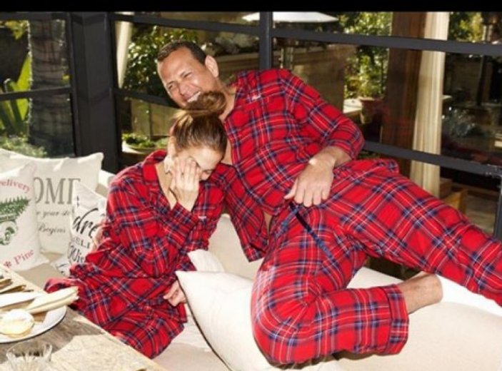 Jennifer Lopez'den pijama partisi