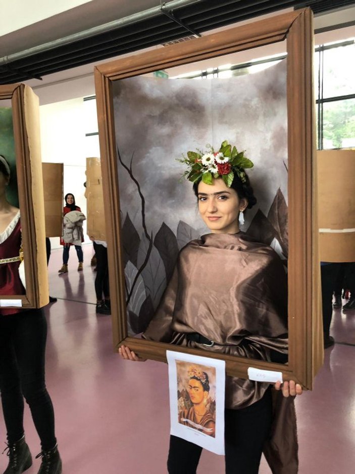 Sanat öğrencileri ünlü tablolar kılığına girdi
