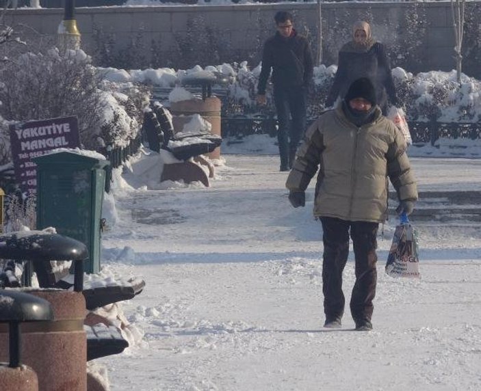 Sibirya'dan gelen soğuk hava Doğu Anadolu'yu dondurdu