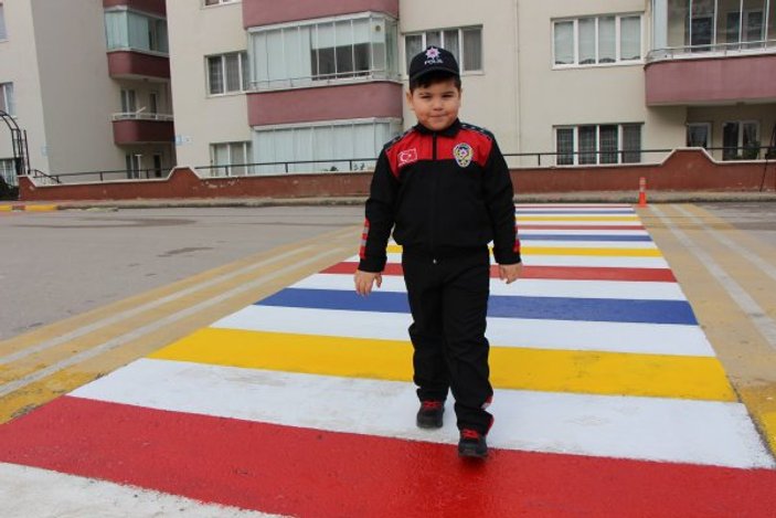 Gökkuşağı okul geçidi Türkiye'de ilk