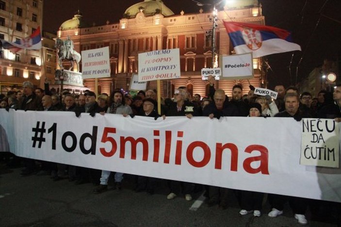 Sırbistan'da '5 milyondan yalnızca biri' gösterileri