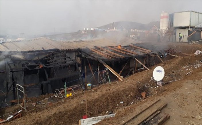 Karabük'te işçilerin kaldığı 15 prefabrik yandı