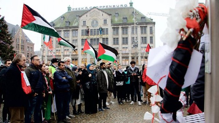 Hollanda'da, Filistinlilerin 'Dönüş Anahtarı' anıtı sergil