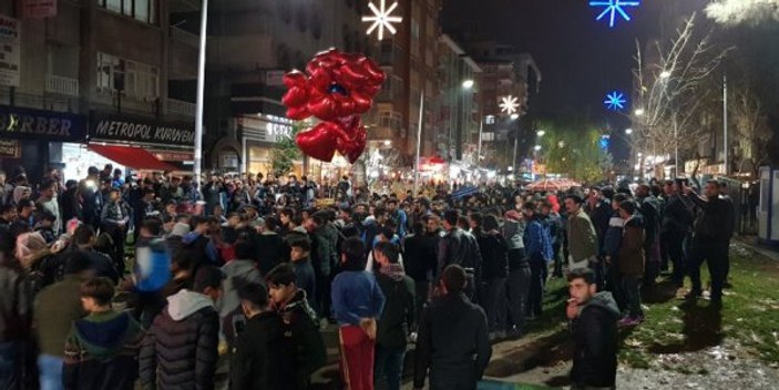 Diyarbakır'da halaylı yeni yıl kutlaması
