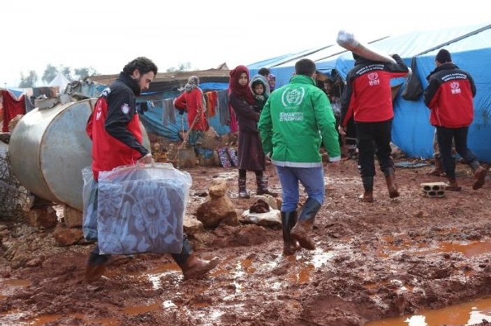 Sel felaketinden etkilenen Suriye halkına İHH yardımı