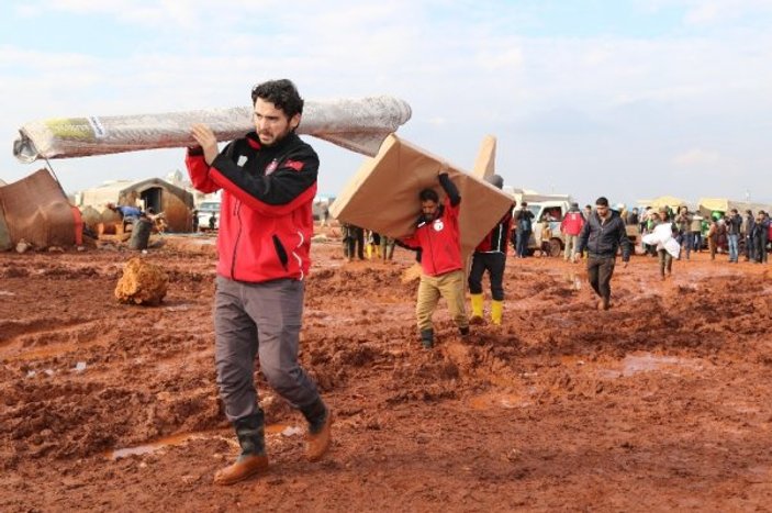 Sel felaketinden etkilenen Suriye halkına İHH yardımı