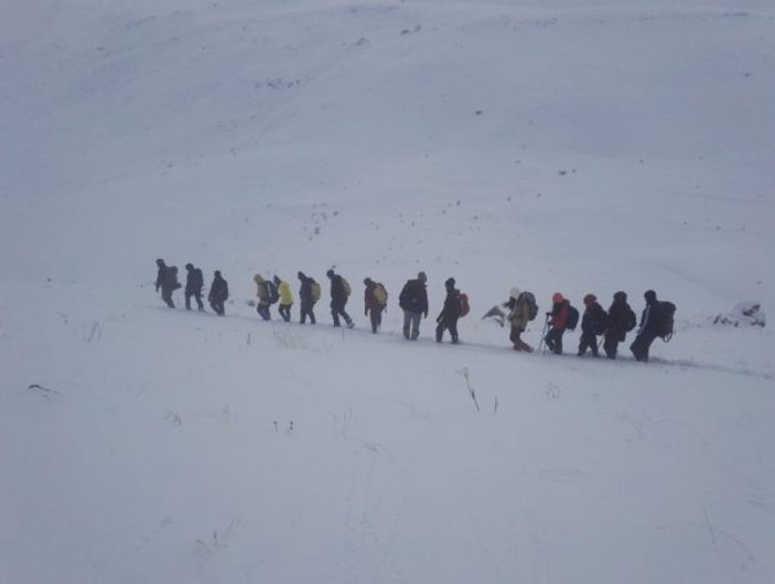 Vanlı dağcılar Gören Dağı'nın zirvesine tırmandı