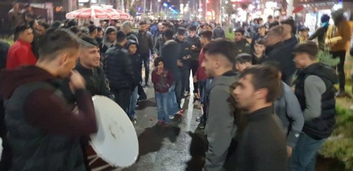 Diyarbakır'da halaylı yeni yıl kutlaması