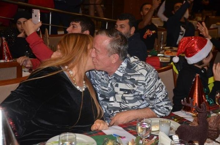 Ali Ağaoğlu yeni yıla nikahlı ilk eşiyle girdi