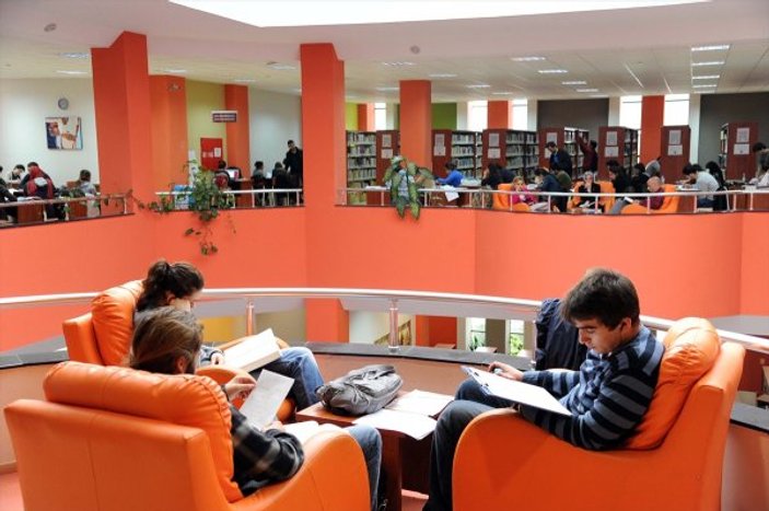 Kütüphanede 3.5 milyon yayın öğrencilerin hizmetinde