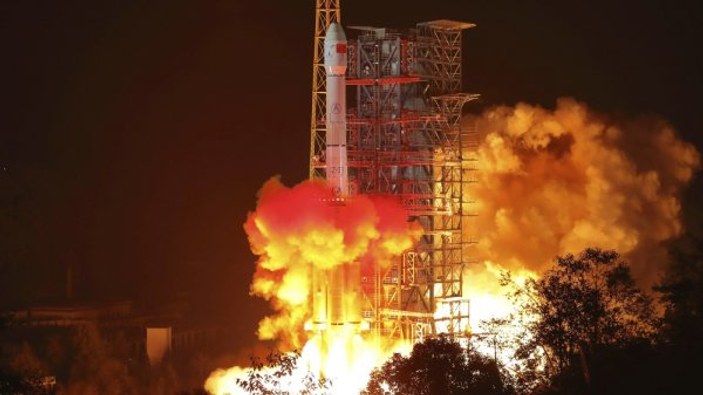 Çin uzay aracı Ay'ın karanlık yüzüne iniş yaptı